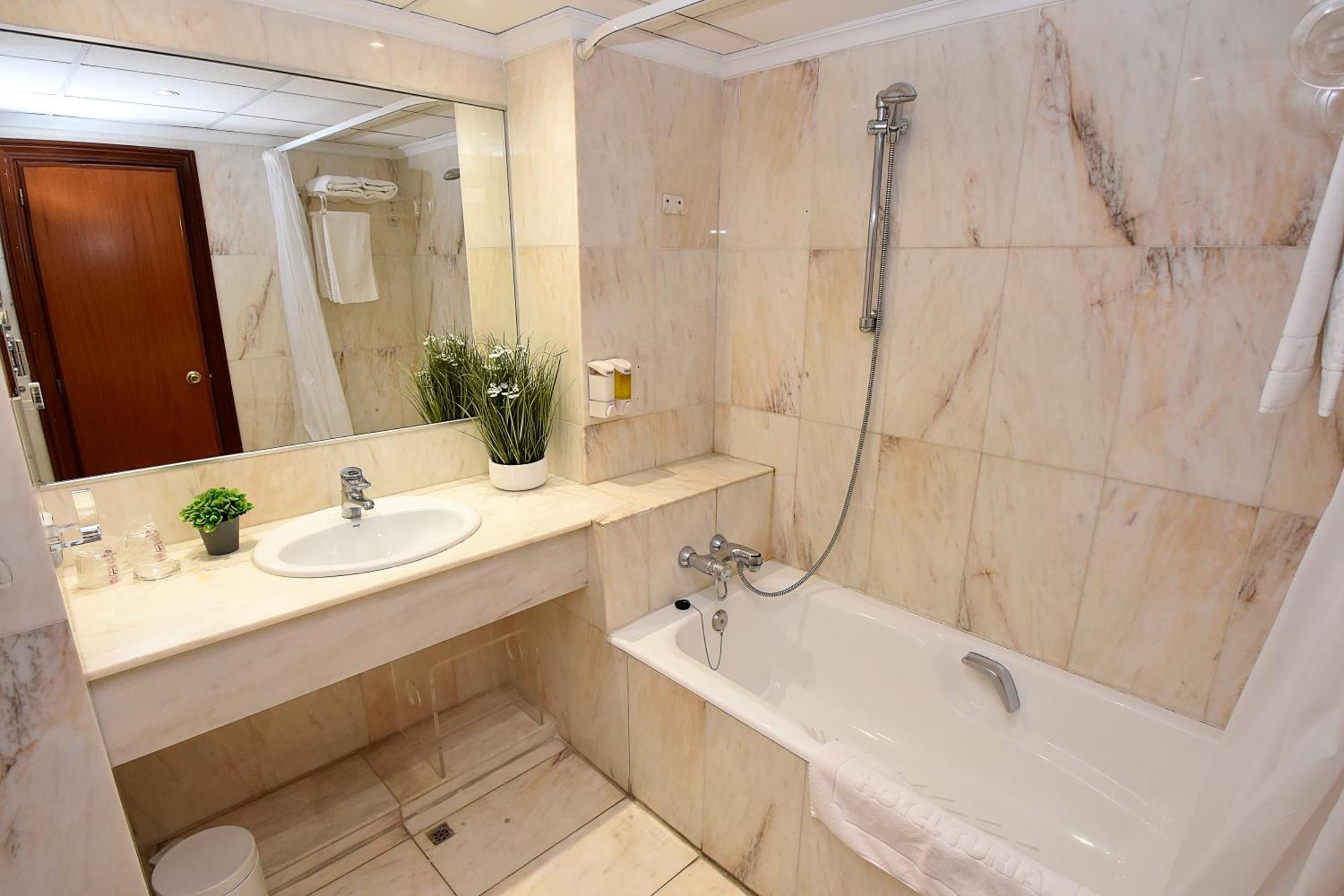 Junior Suite,1399009115:JPEG
